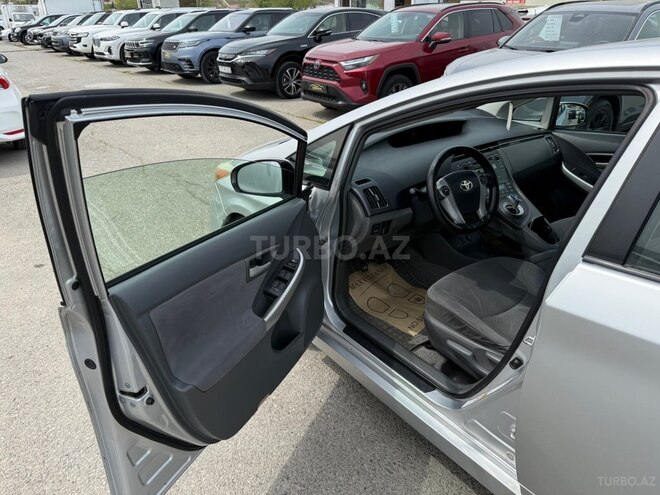 Toyota Prius-11