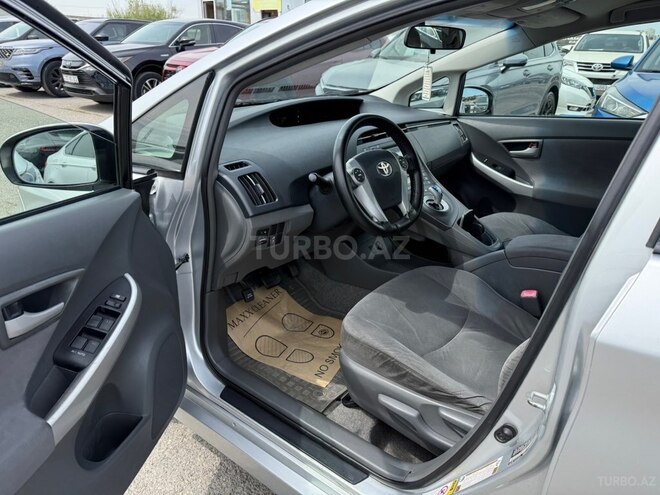 Toyota Prius-10