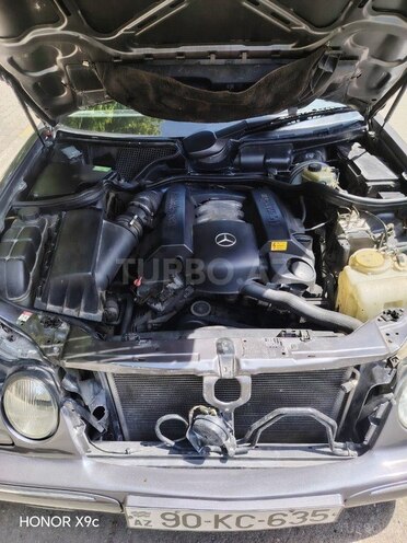 Mercedes E 240-7