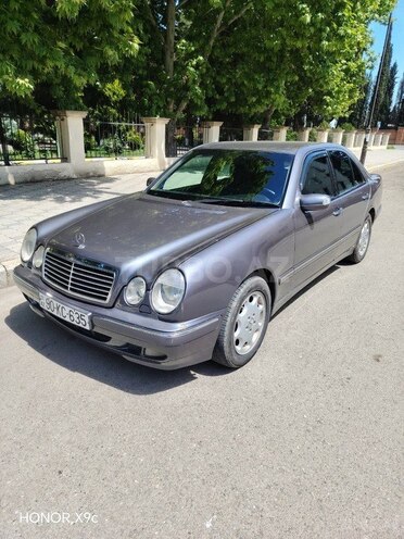 Mercedes E 240-3