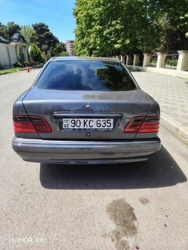 Mercedes E 240-5