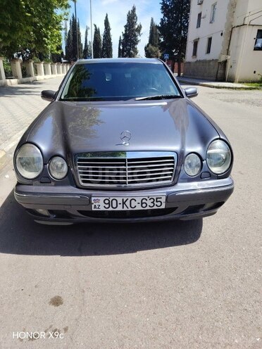 Mercedes E 240-1