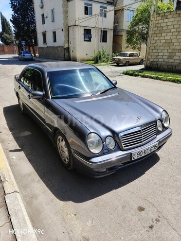 Mercedes E 240-2