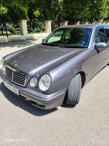 Mercedes E 240-4