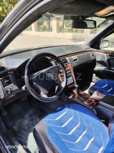 Mercedes E 240-6