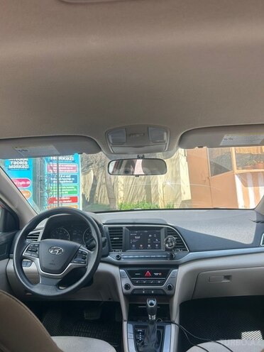 Hyundai Elantra-5
