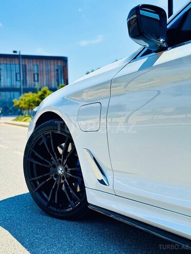 BMW 530e-6