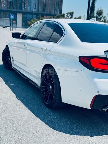 BMW 530e-12