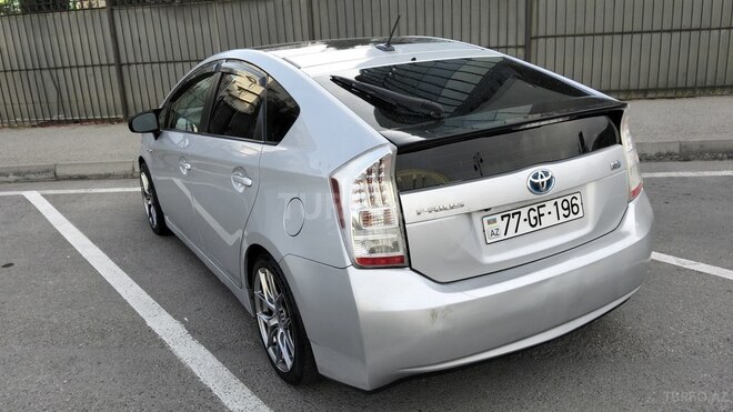 Toyota Prius-5