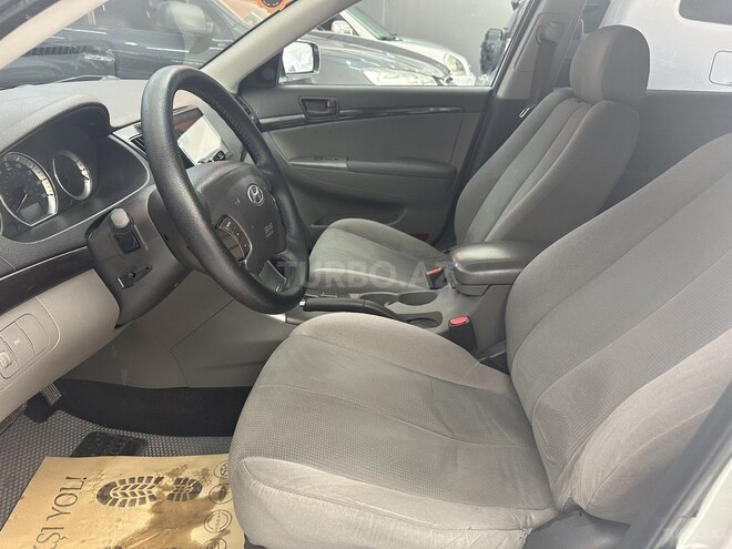 Hyundai Sonata-12