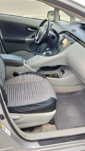 Toyota Prius-13