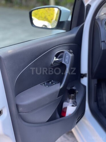 Volkswagen Polo-8