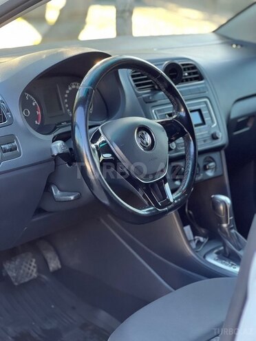 Volkswagen Polo-7