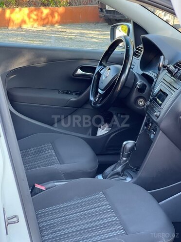 Volkswagen Polo-10