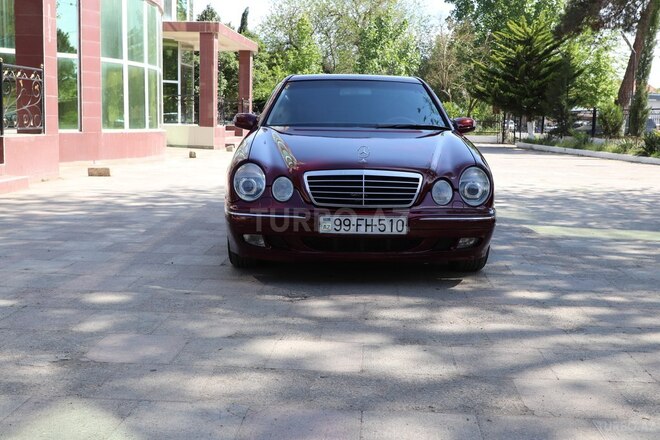 Mercedes E 220-1