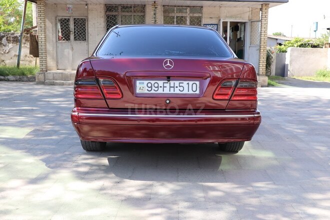 Mercedes E 220-2