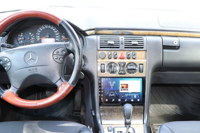 Mercedes E 220-3
