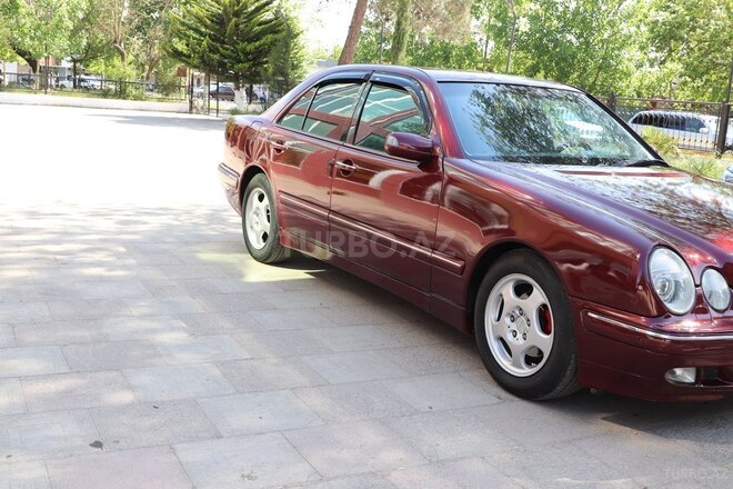 Mercedes E 220-4