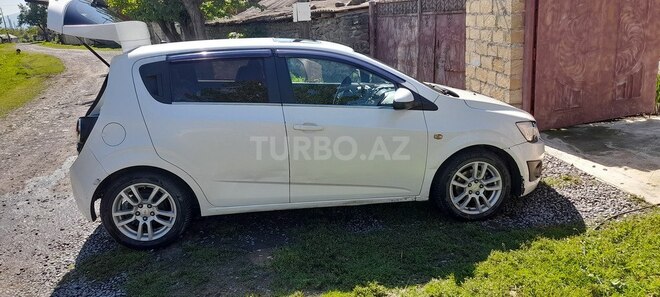 Chevrolet Aveo-10