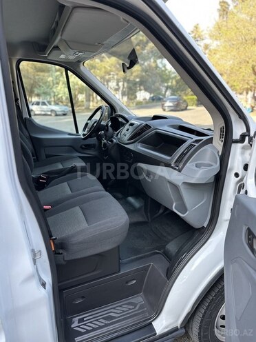 Ford Transit-12