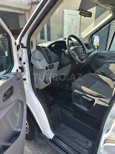 Ford Transit-10