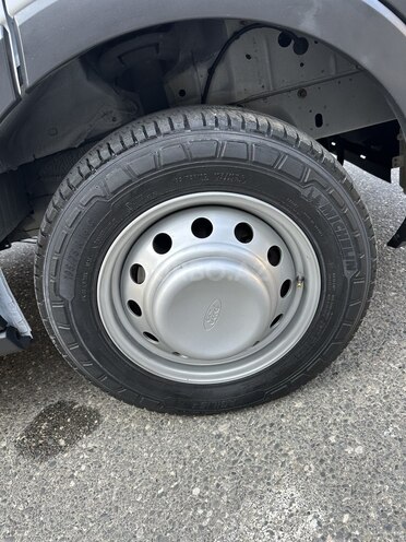 Ford Transit-17