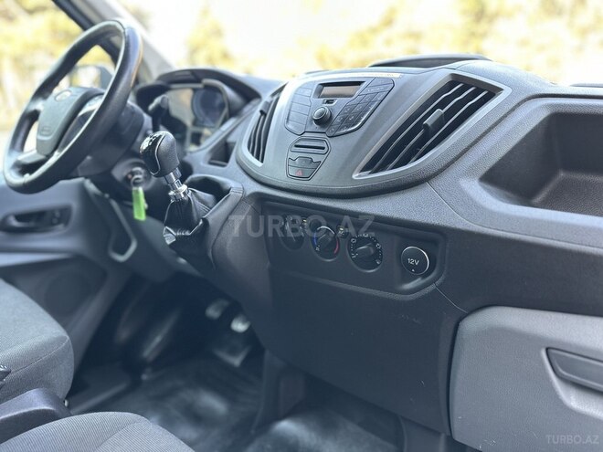 Ford Transit-13