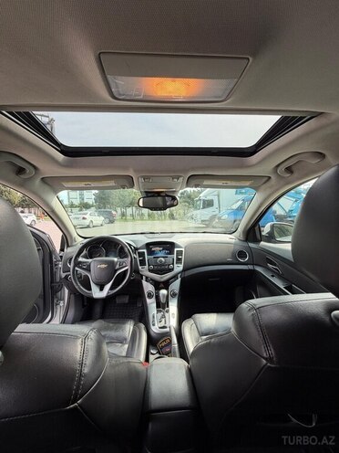 Chevrolet Cruze-12