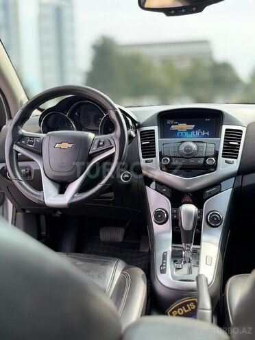 Chevrolet Cruze-13