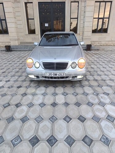 Mercedes E 240-1
