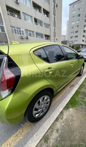 Toyota Prius C-2