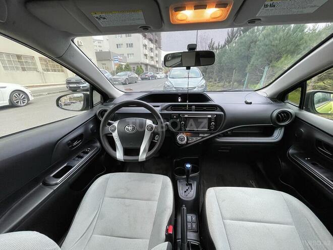 Toyota Prius C-8