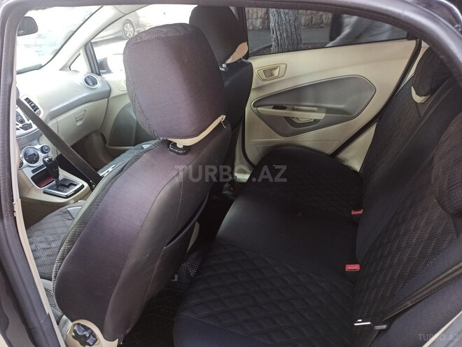 Ford Fiesta-19