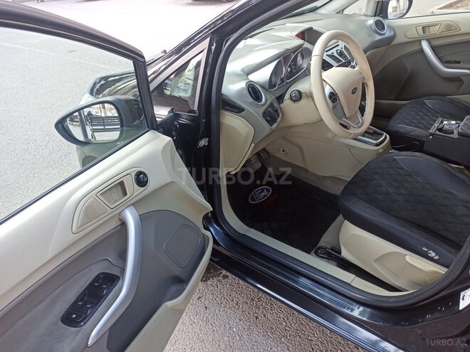 Ford Fiesta-16