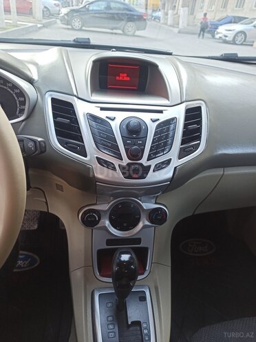 Ford Fiesta-14