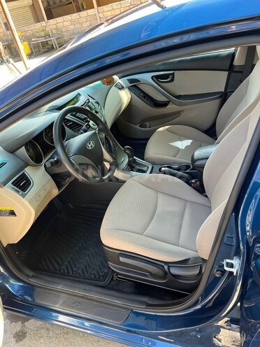 Hyundai Elantra-9