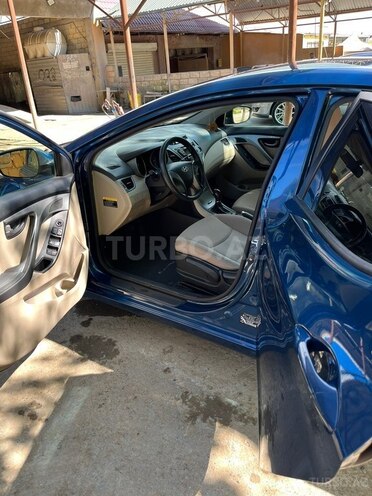 Hyundai Elantra-6