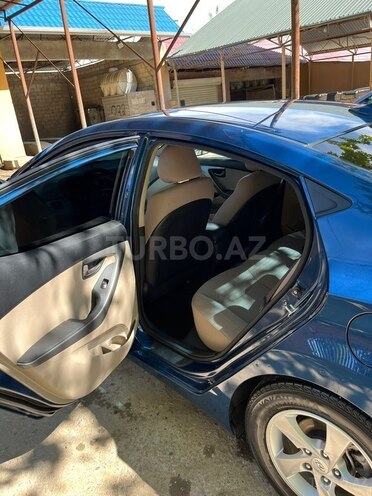 Hyundai Elantra-5