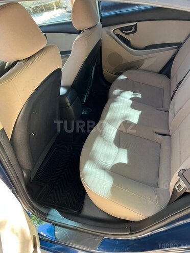 Hyundai Elantra-8