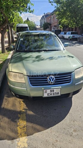 Volkswagen Passat-1