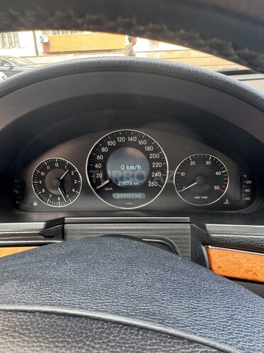 Mercedes E 220-11
