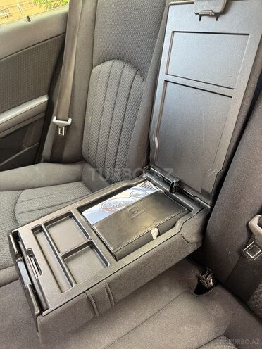 Mercedes E 220-13