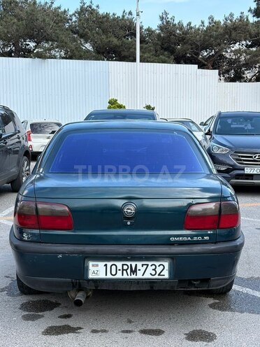 Opel Omega-2