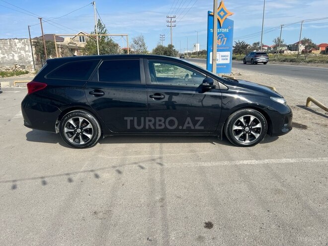 Toyota Auris-4