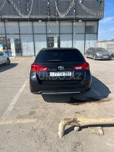 Toyota Auris-2