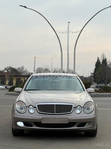 Mercedes E 200-1