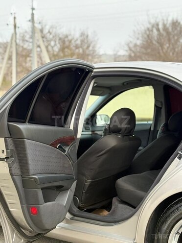 Mercedes E 200-11