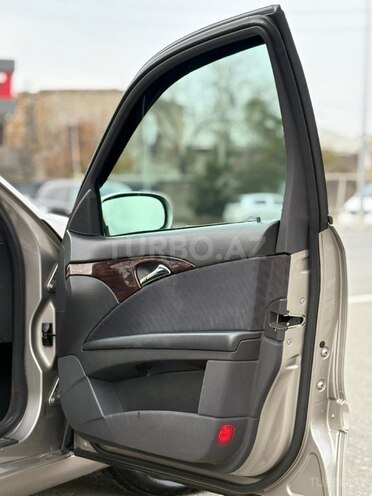 Mercedes E 200-10