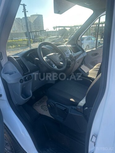 Ford Transit-11