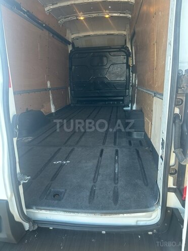 Ford Transit-12